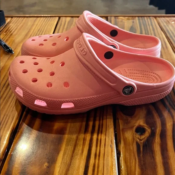 Pink crocs - Picture 3 of 5